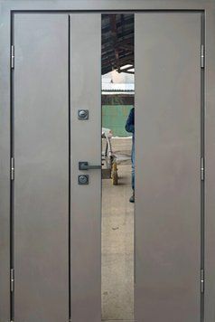 Купити Вуличні двері Strong Вест 1200 мм Ral 8019 з терморозривом 00645 &mdash; Дім Дверей.